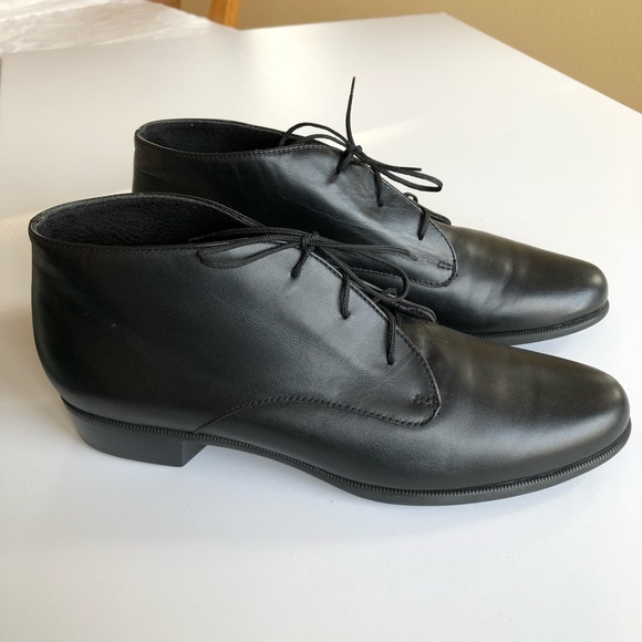 munro sloane bootie